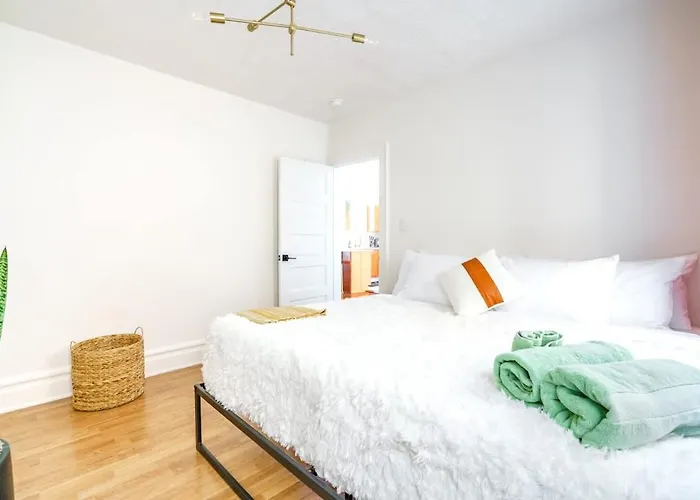 Сasa de vacaciones Jungle Gem By Jungle House Private Parking Reviews Downtown & Short North Walk To High Street Near Osu Convention Center & Nationwide Arena