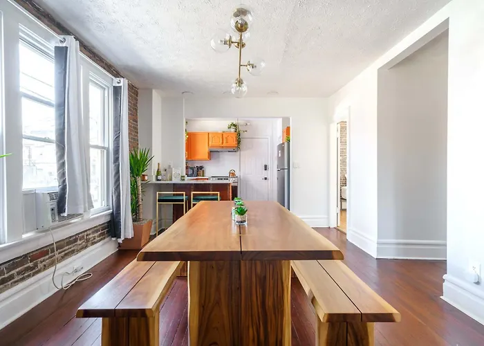 Сasa de vacaciones Jungle Gem By Jungle House Private Parking Reviews Downtown & Short North Walk To High Street Near Osu Convention Center & Nationwide Arena